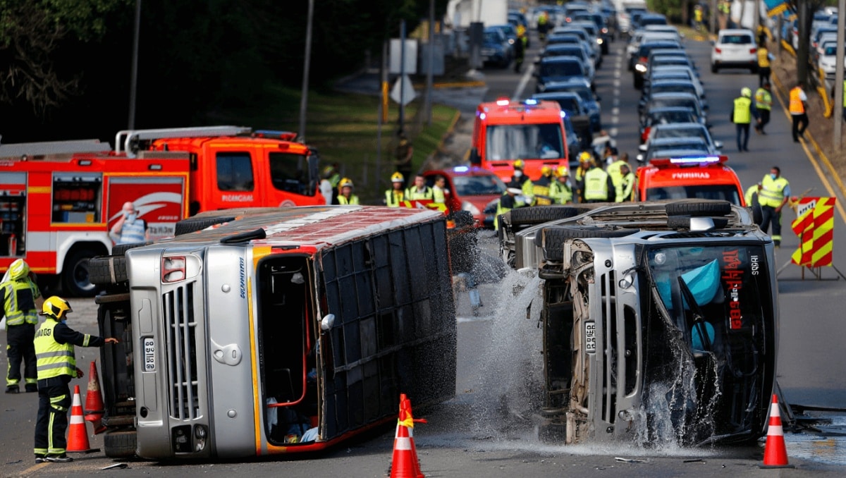 Dos guaguas colisionan en la Avenida Marítima