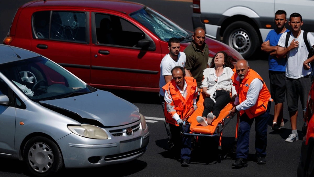 Una mujer herida moderada al colisionar dos turismos a su paso por San Bartolomé de Tirajana