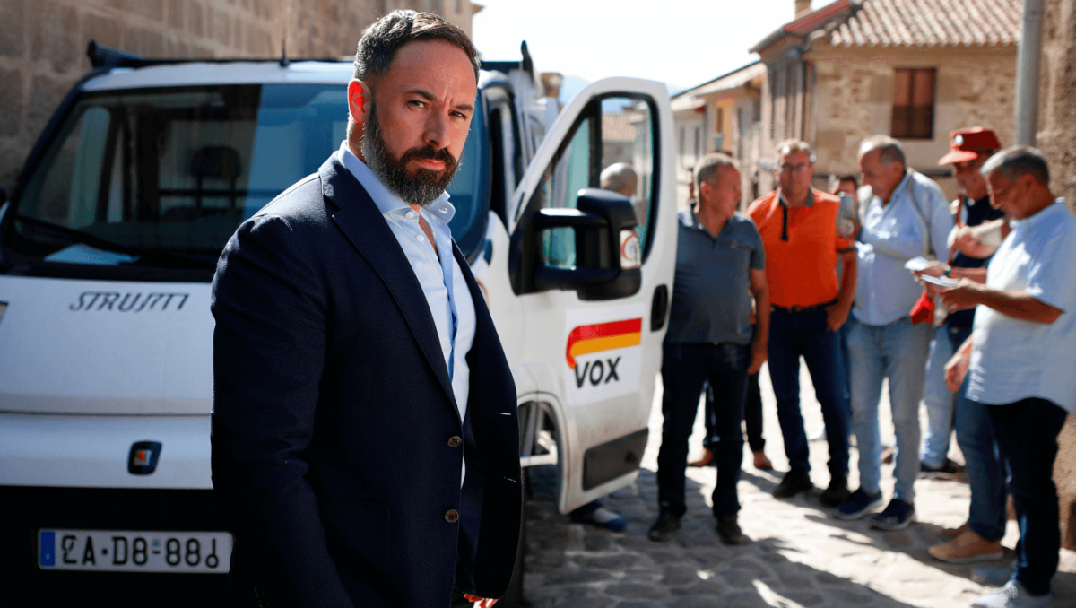 Abascal se vuelca con Extremadura: visita en una furgoneta hasta tres pueblos cada día