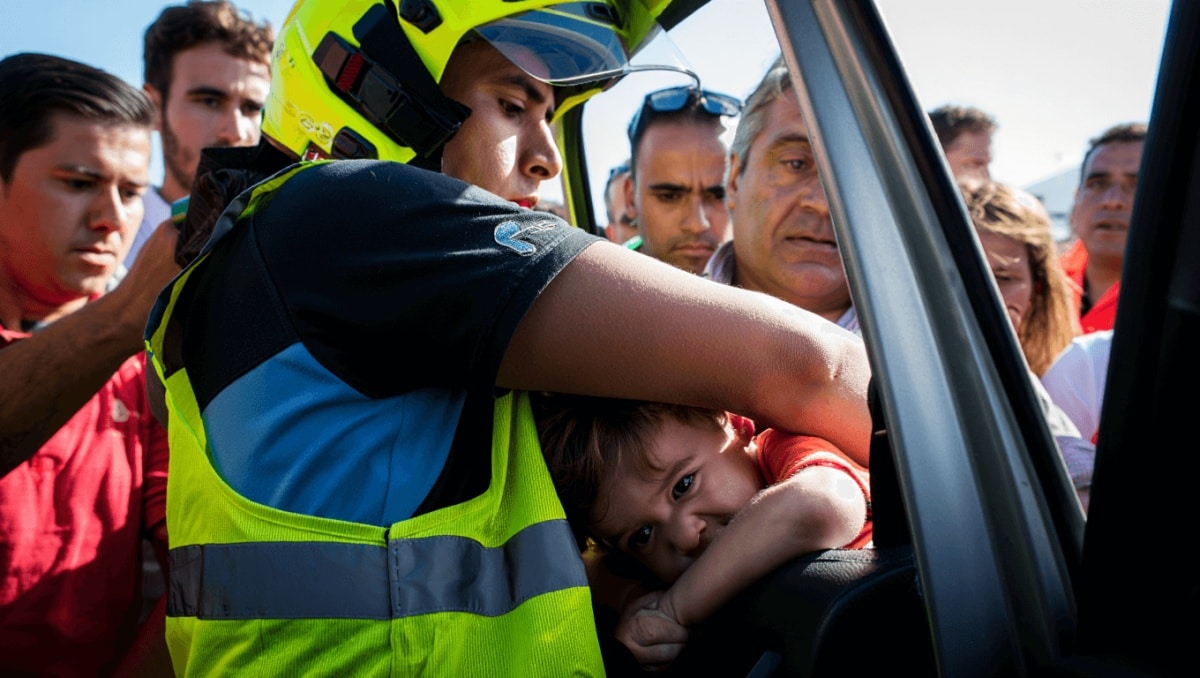 Rescatan a un bebé tras quedar encerrado en un vehículo en Arrecife