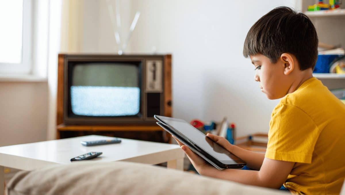 Los más peques también han dejado de ver la tele. El consumo de programación infantil palidece frente al streaming