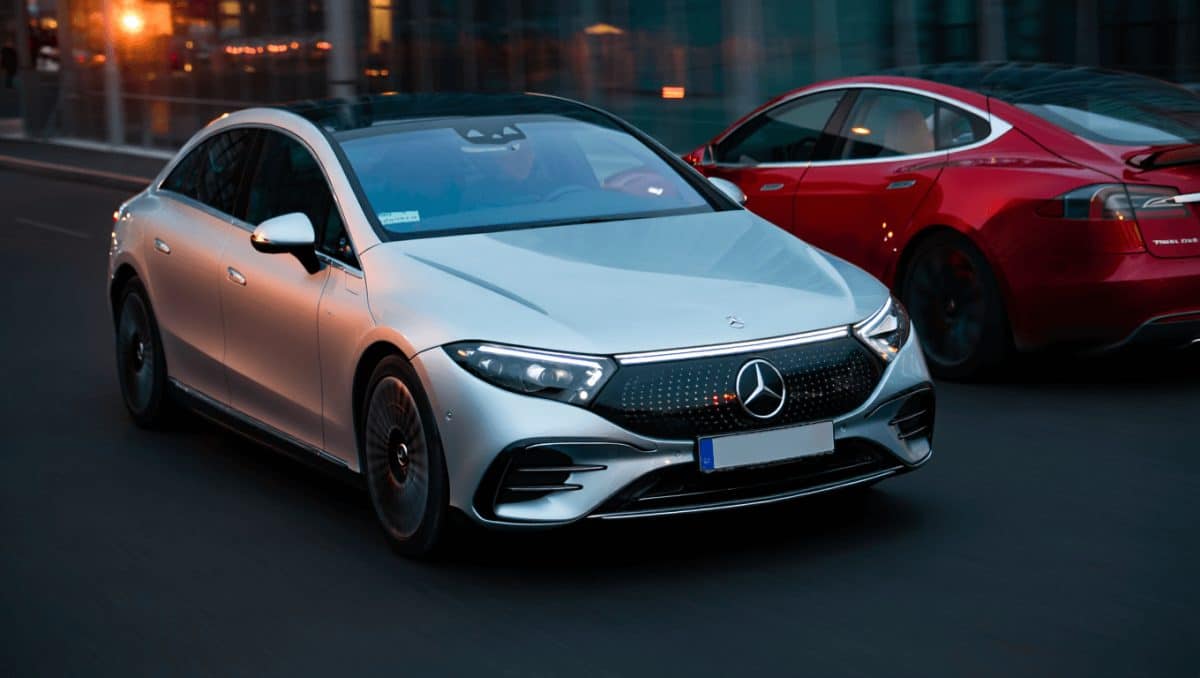 El Mercedes EQE es, para la mayoría, mejor el Tesla Model S
