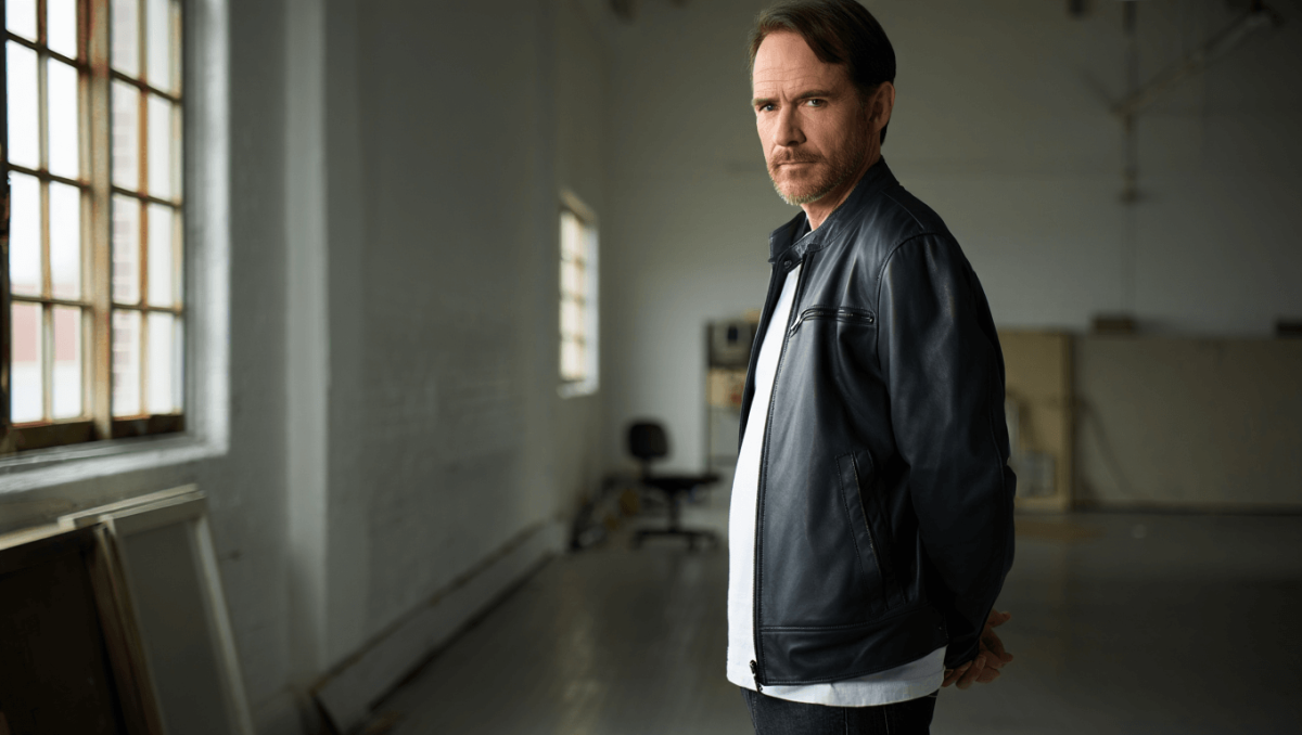 Nada de naves espaciales, ni héroes con poderes: así diseñó Vince Gilligan una sci-fi sin clichés en 'Pluribus'