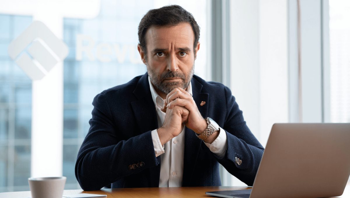 Vox abre un expediente al colíder de Revuelta como paso previo a expulsarlo del partido