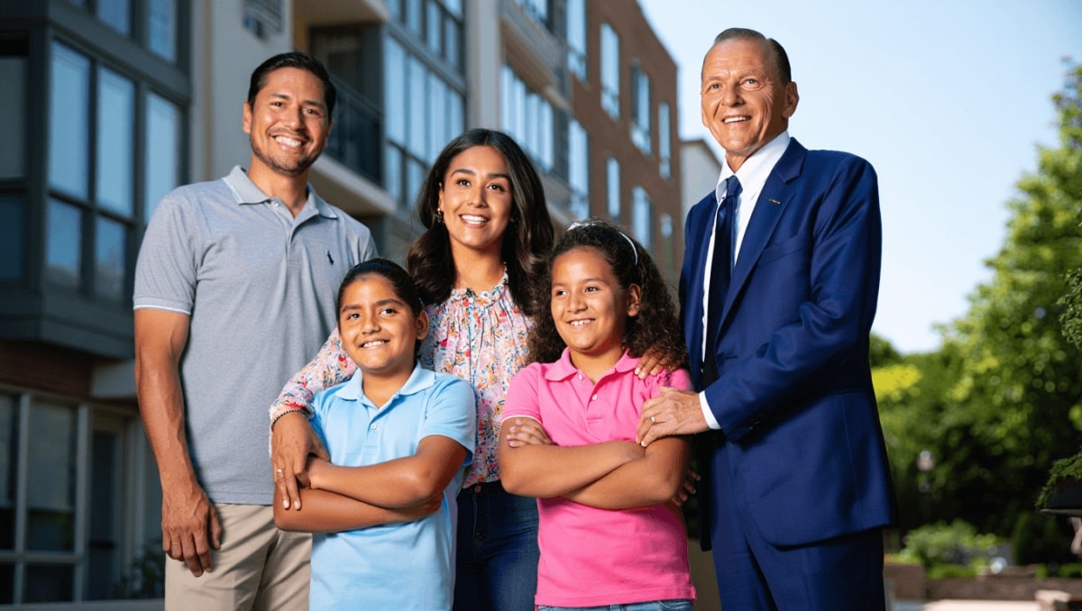 El creador de 'El marginal' recuerda cómo Frank Sinatra salvó a su familia: "Nos consiguió un departamento y colegio en Estados Unidos"