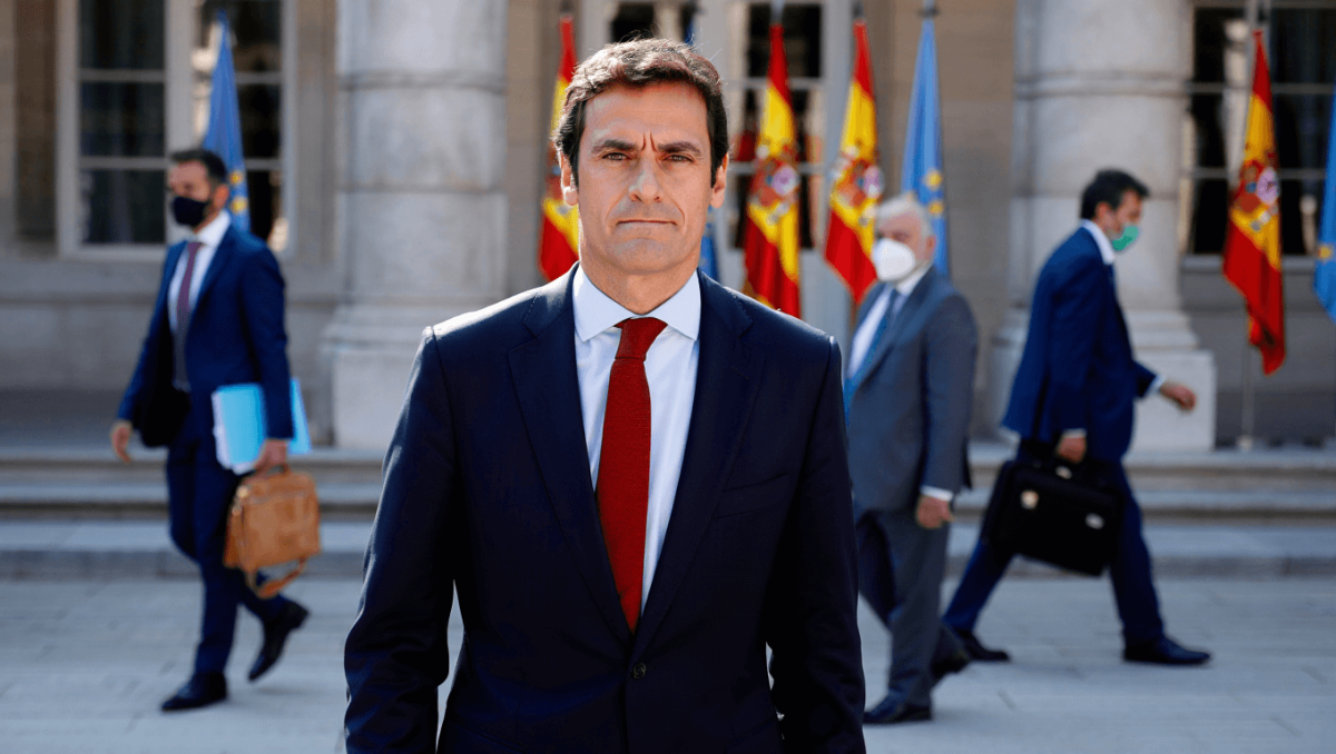 Feijóo dice que la política migratoria de Sánchez es «tan disparatada como la ferroviaria»