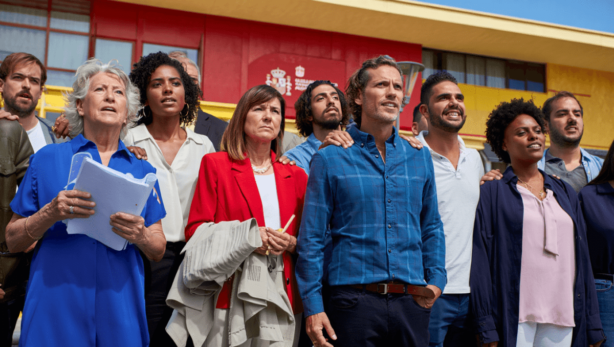 Podemos pacta con el PSOE regularizar a los inmigrantes que lleven cinco meses en España