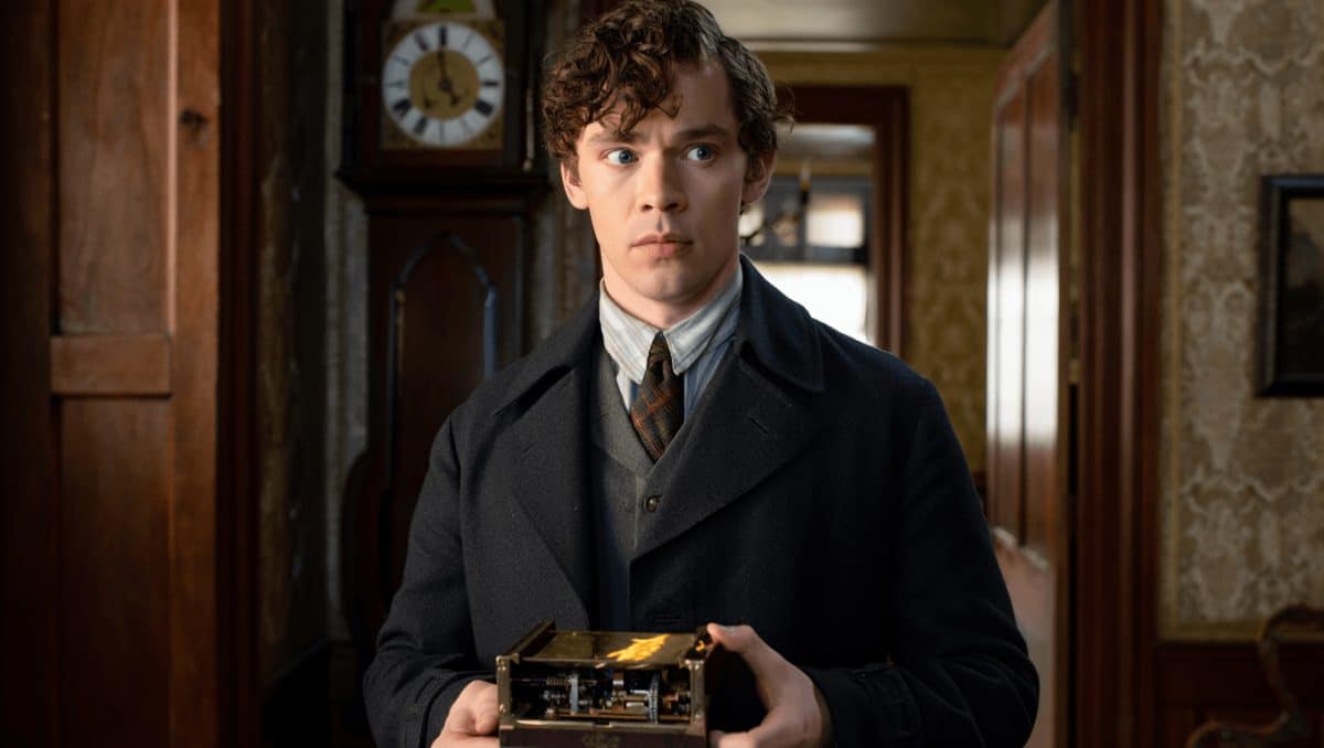 Quien avisa no es traidor. La frase de 'El joven Sherlock' que pasó desapercibida, pero ya adelantaba la revelación más vital de la serie de Prime Video