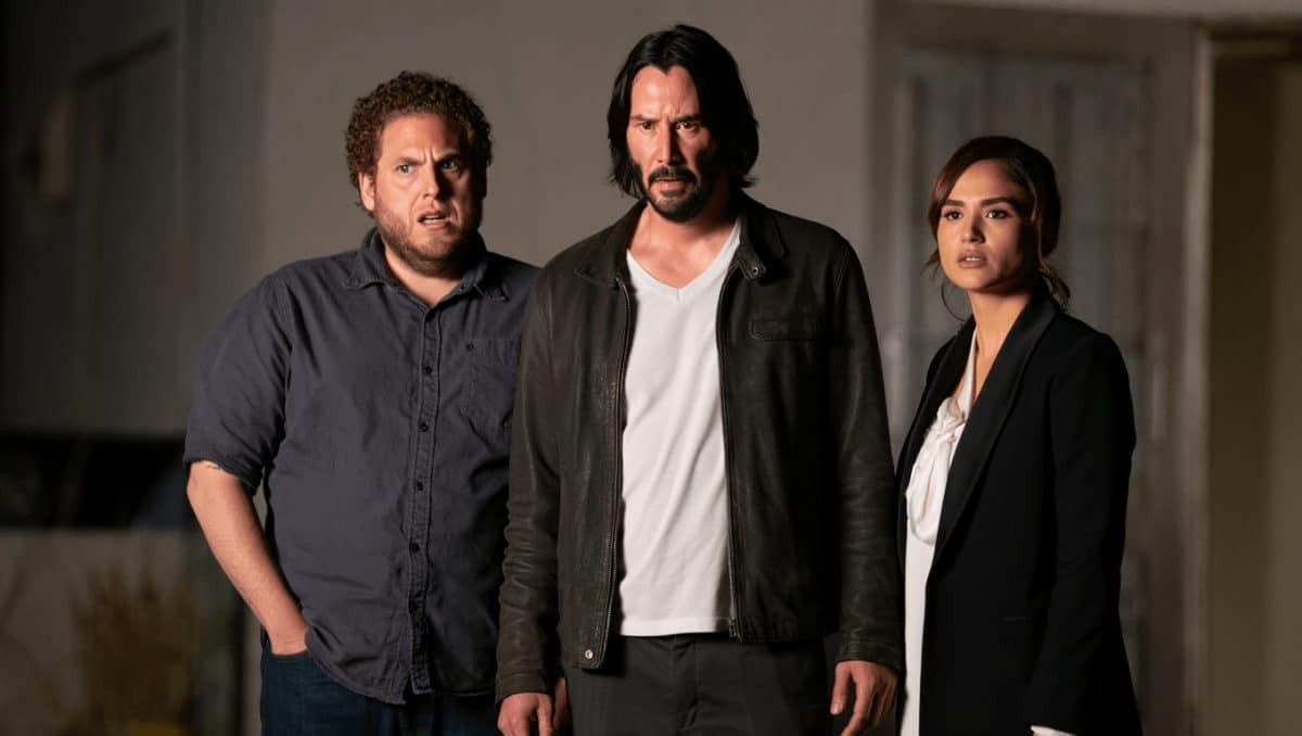 Todo el mundo odia a Keanu Reeves. La estrella presenta el estupendo tráiler de su nueva película, donde une fuerzas con Jonah Hill y Cameron Diaz