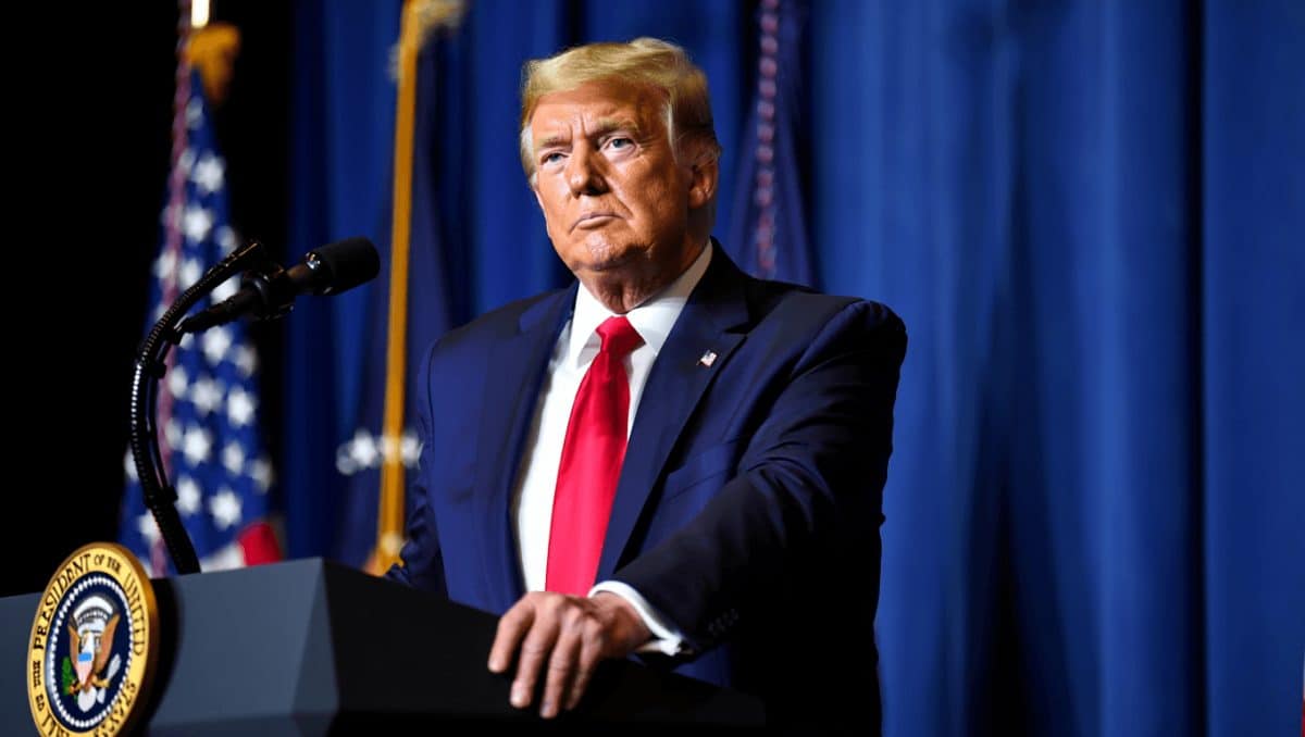 Trump anuncia la subida del 10% al 15% del nuevo arancel global, un día después de establecerlo