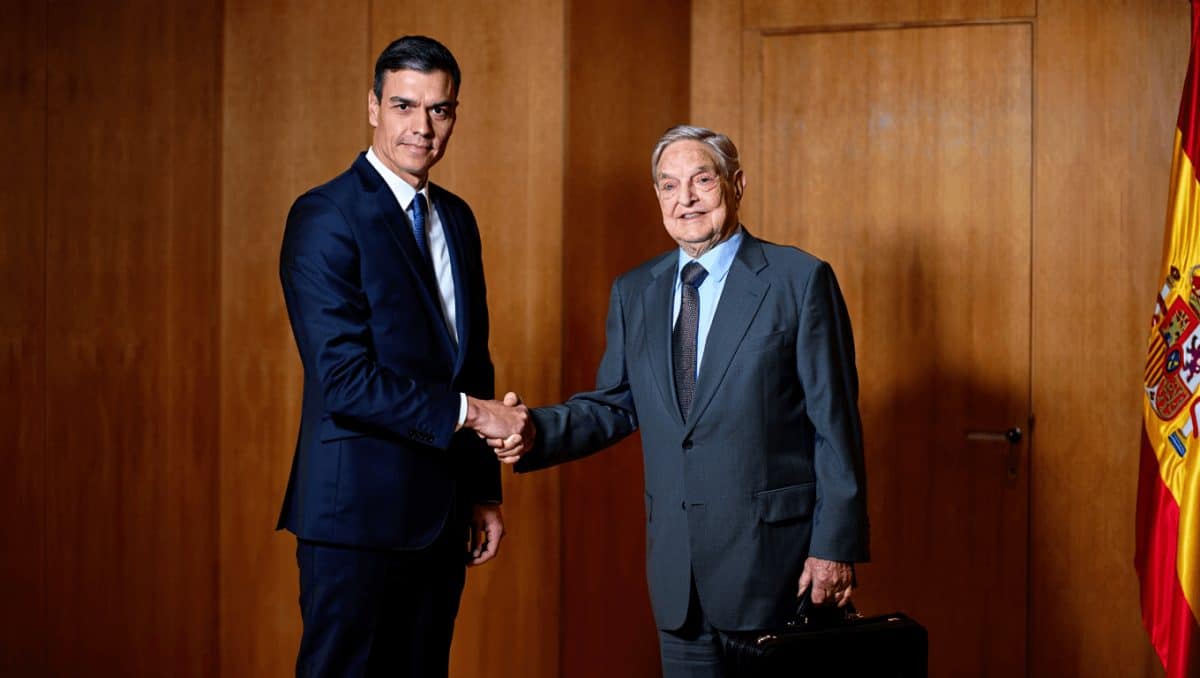 La mutación de Sánchez: de globalista de Soros y fan del Partido Demócrata a podemita