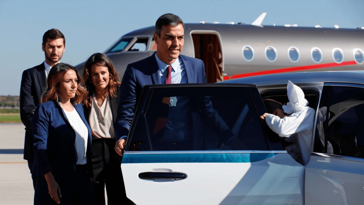 Transparencia exige a Sánchez que explique qué uso han hecho sus familiares del Falcon