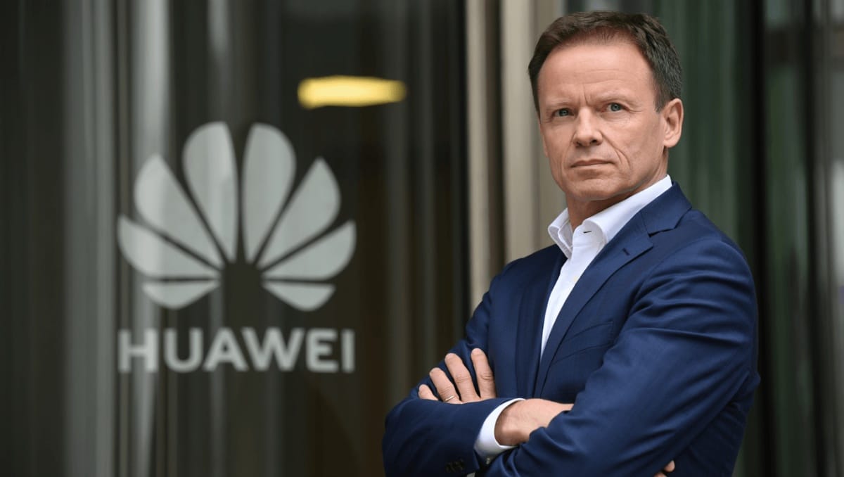 Puente contrata con Huawei para las redes de ADIF pese al veto oficial de la UE a la firma china