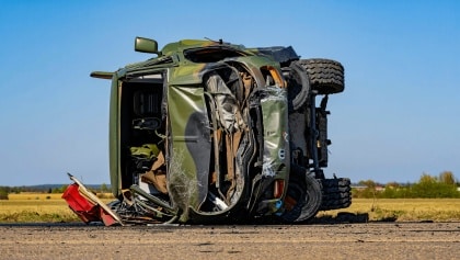El Ejército destroza un vehículo militar en unas prácticas de vuelo: «Ha sido una buena hostia»