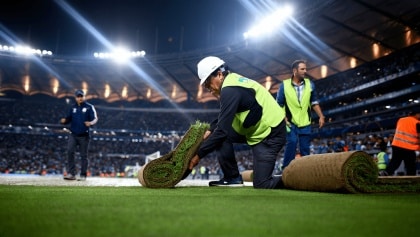 Césped híbrido en estadio de fútbol