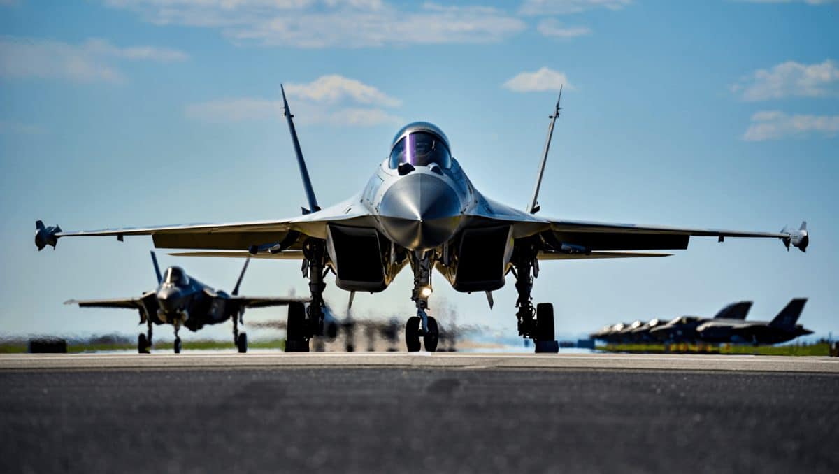 China comienza a exportar el J-35, el avión cuyo diseño robó a EEUU hasta copiarle el nombre