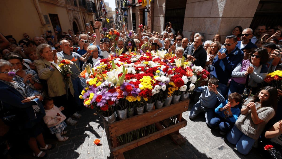 Ofrenda de flores de las Hogueras de Alicante