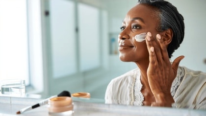Melany C, maquilladora: “No apliques la base líquida directamente en la cara sin antes haber aplicado una crema hidratante que te ayuda a preparar tu piel. Solo así lograrás que la base se vea realmente bien”