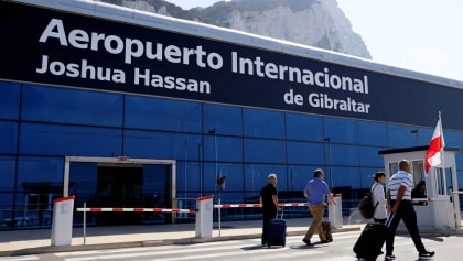 Gibraltar rebautiza su aeropuerto en honor a Joshua Hassan antes de la supresión de la Verja