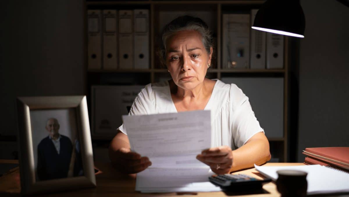 Le niegan la jubilación a una mujer al no contar como cotizado el servicio social en la Falange
