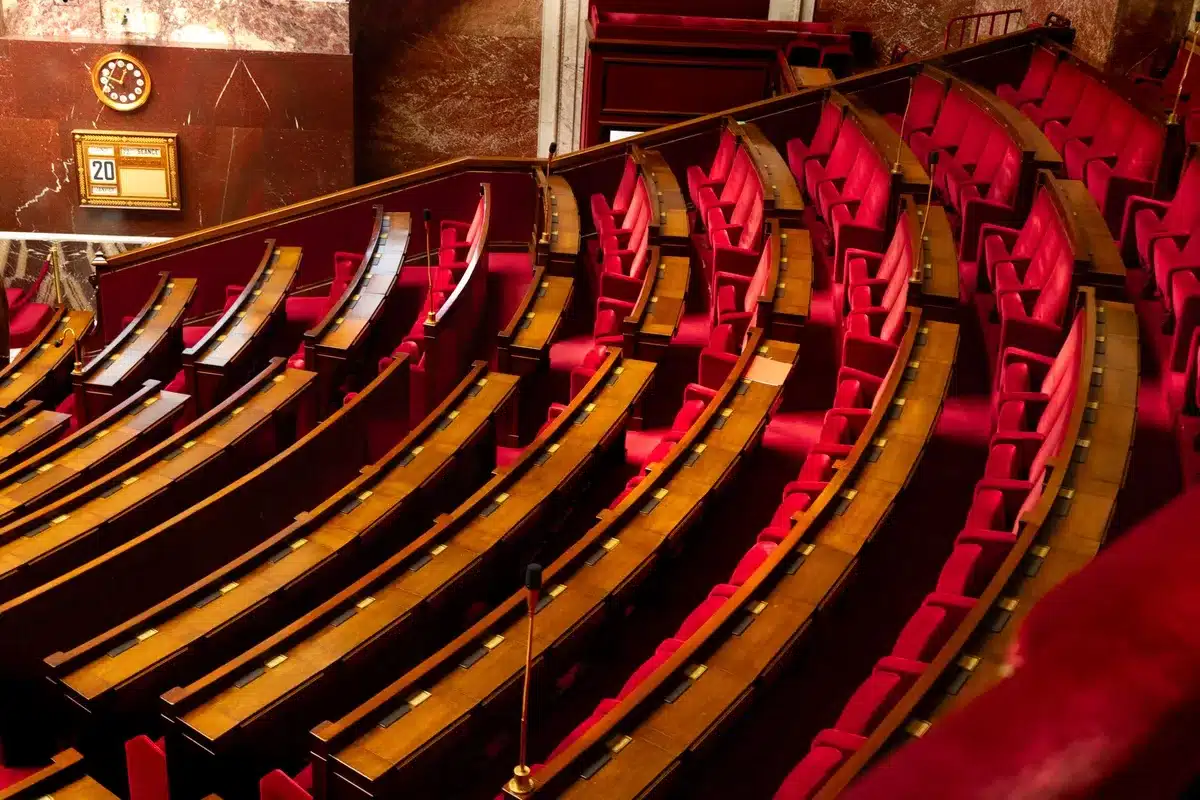 Diputados en el Congreso durante una comparecencia parlamentaria sobre pol&iacute;tica de defensa.