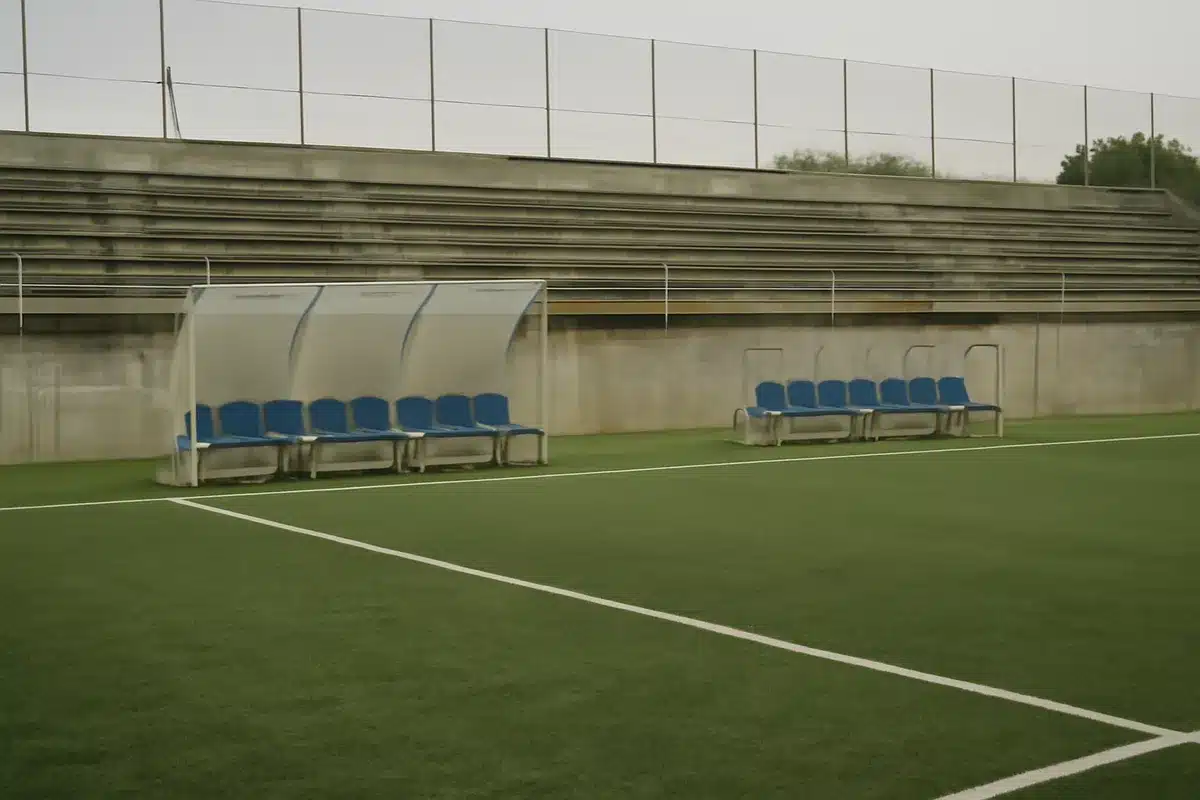 Césped artificial revoluciona campos de fútbol municipales en España