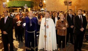 Autoridades Locales, Eclesisasticas y los presidentes de las Cofradias del Paso Morao y del Paso Negro, compañaron la procesión del Jueves Santo.
