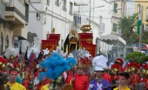 La Virgen de los Dolores recorre las calles de Gador para ir al Encuentro de su hijo