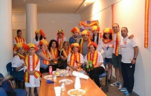 La alcaldesa, el edil Francisco Saldaña y vecinos en los Encuentros de la Selección Española
