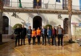 autoridades con varias empleadas