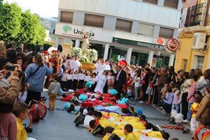 El Ángel pasa sobre los cuerpos de los los judios simbolizando la Resurrección