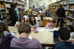 Taller de marcapáginas en la biblioteca