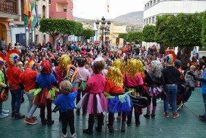El gran Festival de Carnaval ha congregado a cientos de gadorenses en la plaza de la Constitución
