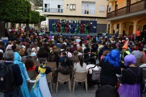 Los gadorenses han seguido con gran interés las actuaciones de las diferentes agrupaciones carnavalescas