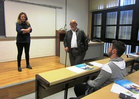 Mariola Gil García, profesora titular de Química, e Ignacio Flores, delegado de la AQA