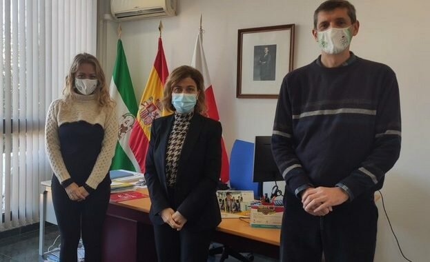 PAOLA LAYNEZ REUNIÓN FUNDACIÓN POCO FRECUENTE