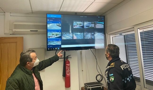 El alcalde de Pulpí supervisa el sistema de vigilancia junto a Policía Local