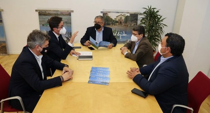 REUNIÓN CON JUAN IGNACIO ZOIDO EN EL EJIDO