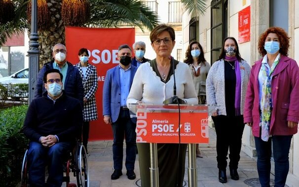 210322 Foto Adriana Valverde y concejales Grupo Municipal Socialista