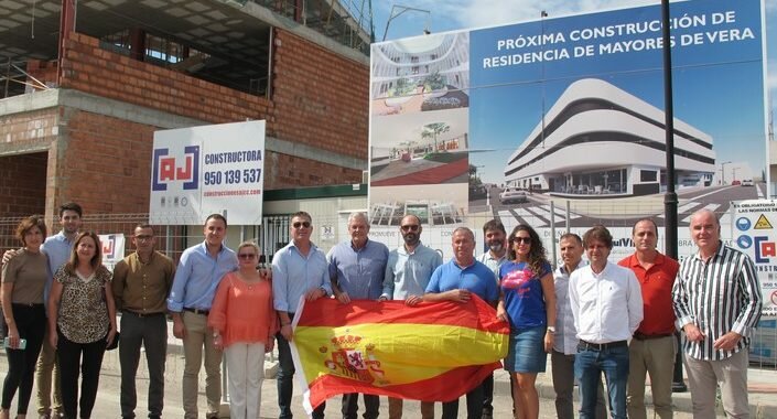 JuanMaRecheConAlcaldeYEquipoGobiernoDuranteLasObras