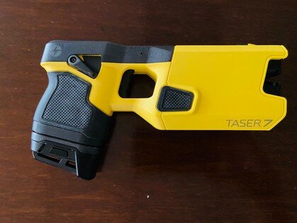 210813 Policia Taser (1)