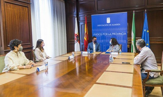 El presidente de Diputación, Javier A. García, Firma convenio con Graduados Sociales