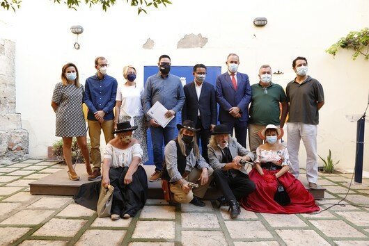 Foto_familia_presentacion_awff21